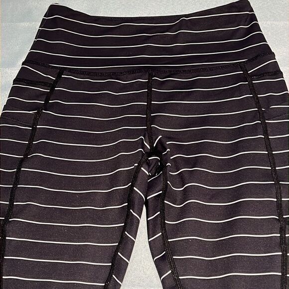 Zyia black stripe pocket light tight capris Size 2 C34 - Picture 5 of 11